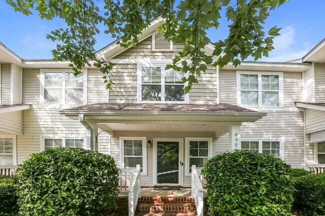 Primary Photo - 2 Bedroom, 3 Bathroom Townhouse near Lake ...