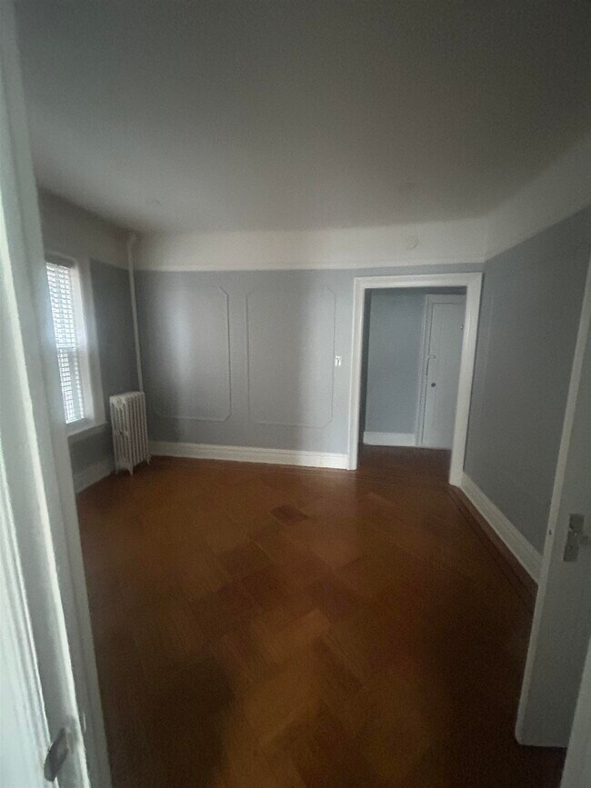 Building Photo - 173 W 48th St