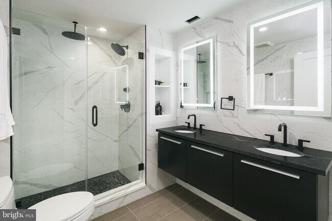 Building Photo - 1126 Lombard St