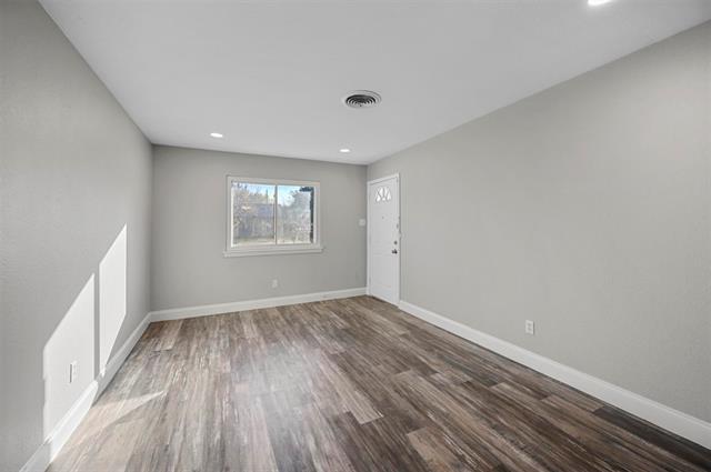 Building Photo - 5421 Greenwood Way