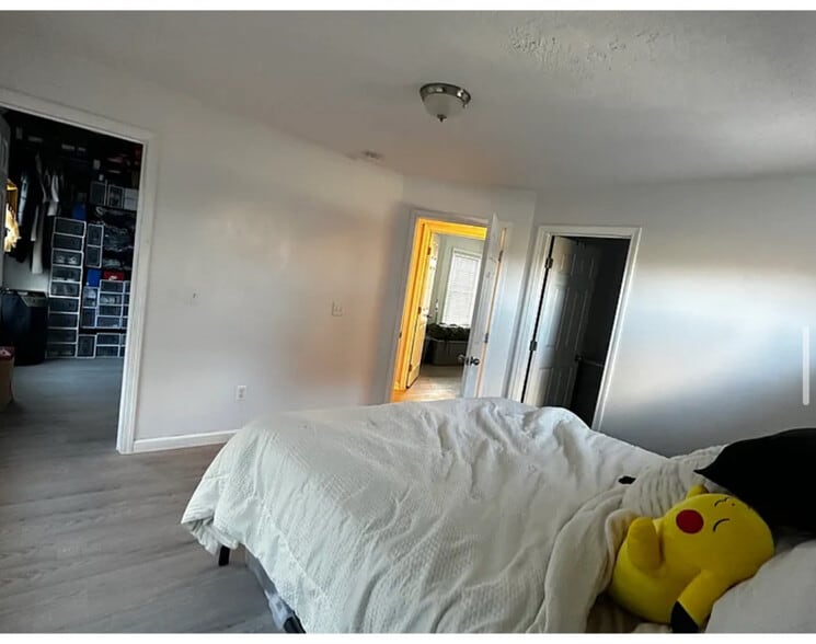 Building Photo - 307 W Lynde St