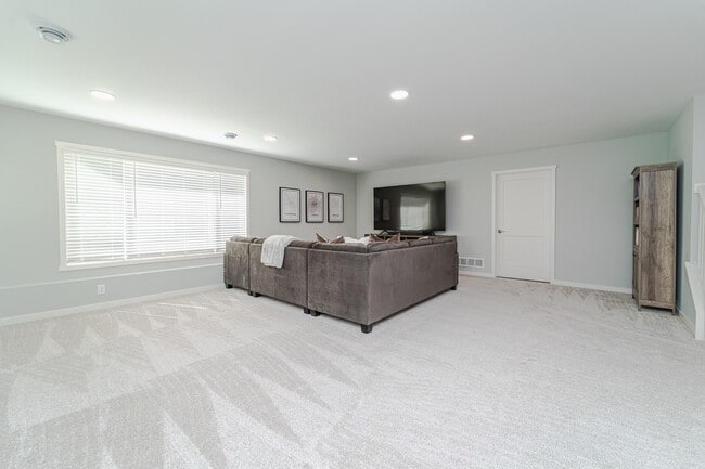 Building Photo - 5145 Ranchview Ln N