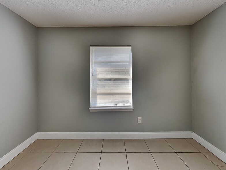 Building Photo - 907 19th St