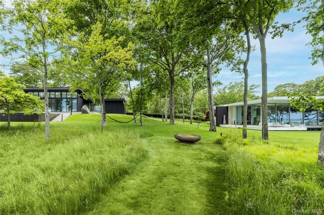 Building Photo - 20-22 Hedges Banks Dr