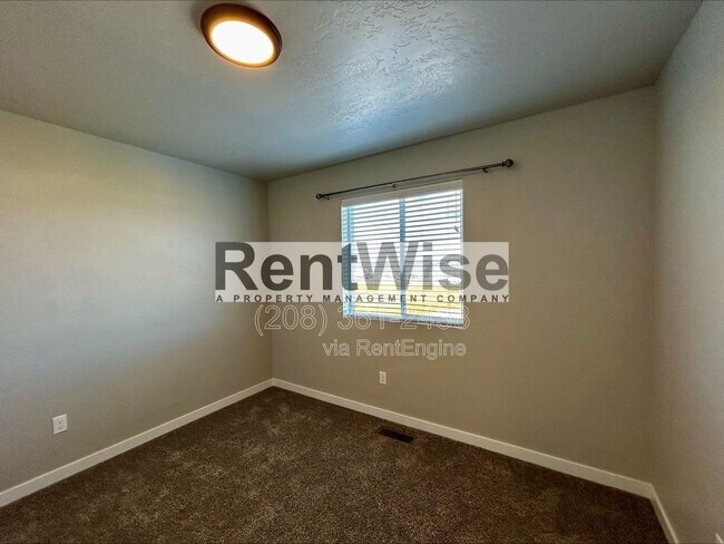 Building Photo - 3474 W Remembrance Dr