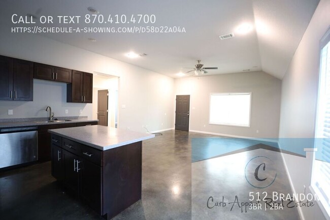 Building Photo - Move in special $800!!  Beautiful 3 bed / ...