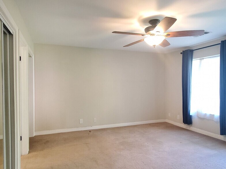 Building Photo - 16745 Spring Hill Ct
