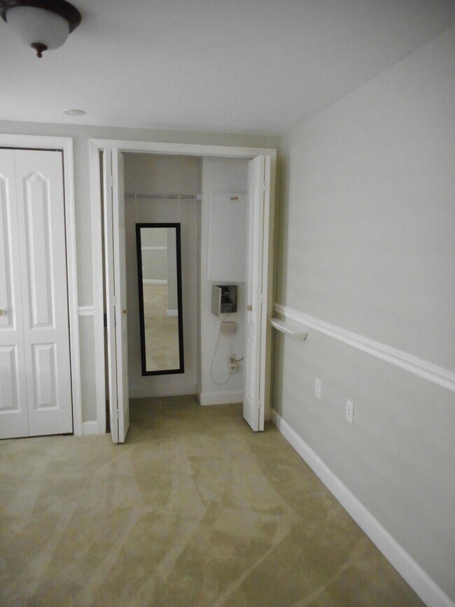 Building Photo - 608 Green St