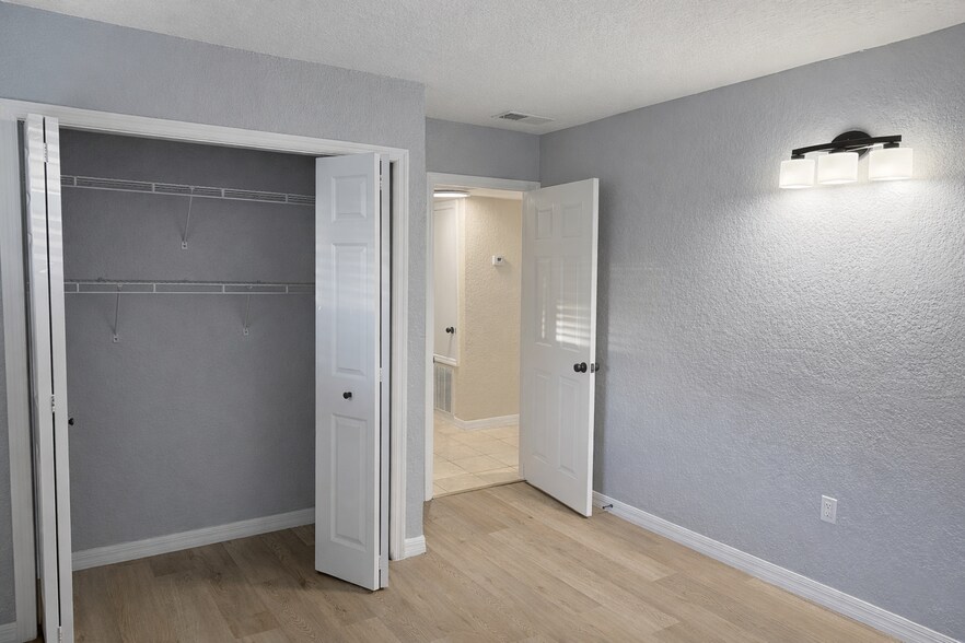 Building Photo - 727 Engel Dr