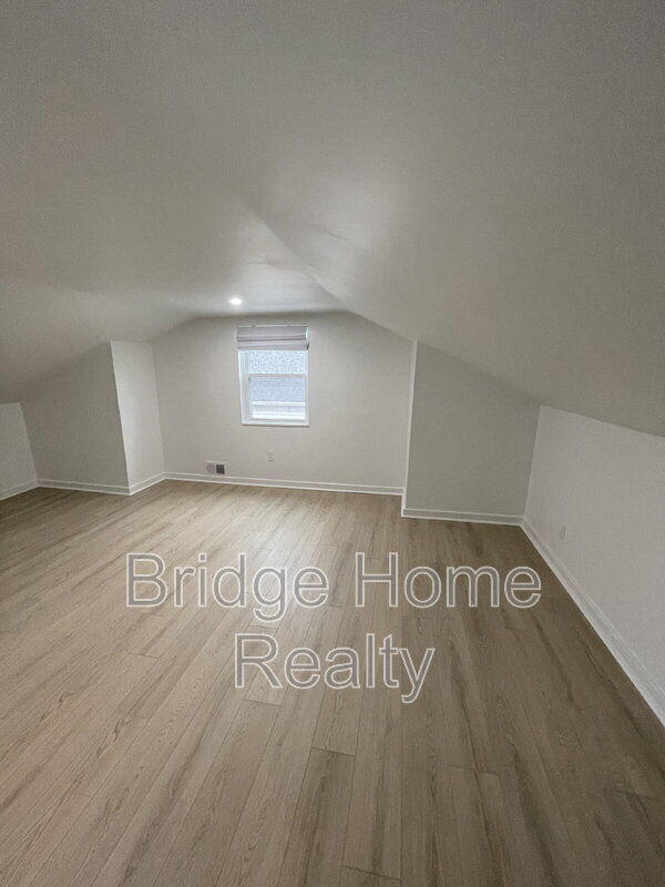 Building Photo - 107 Shoup St