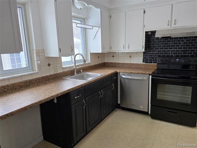 Building Photo - 27231 Five Mile Rd