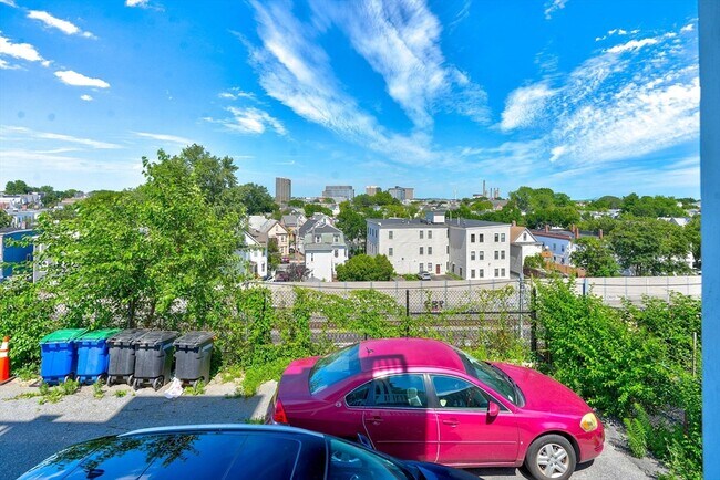 Building Photo - 285 Medford St