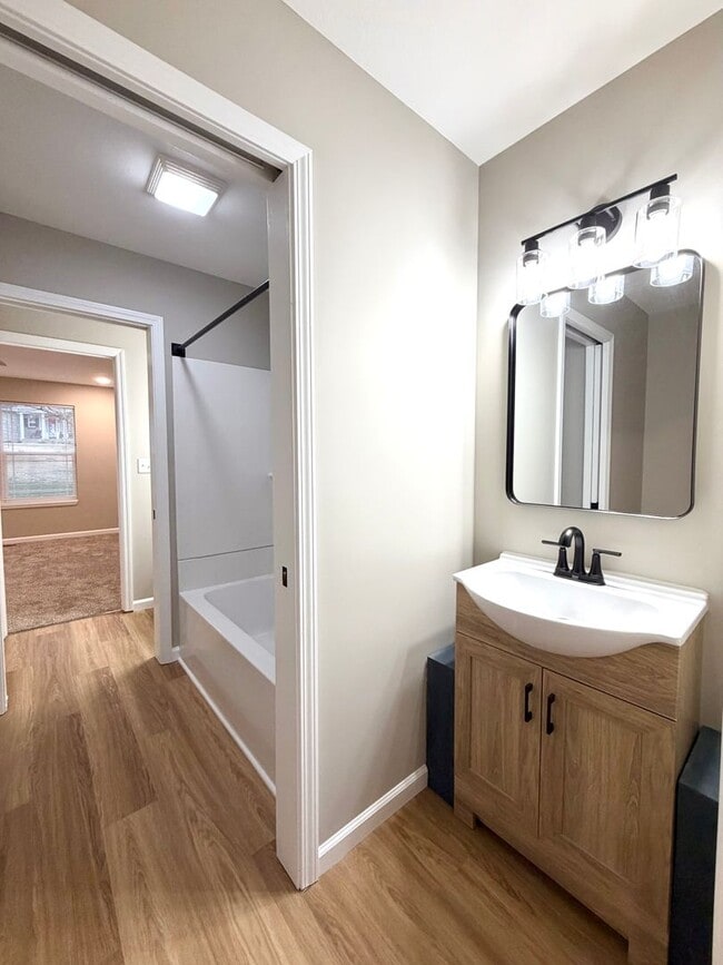 Building Photo - 511 Glenstone Springs Dr