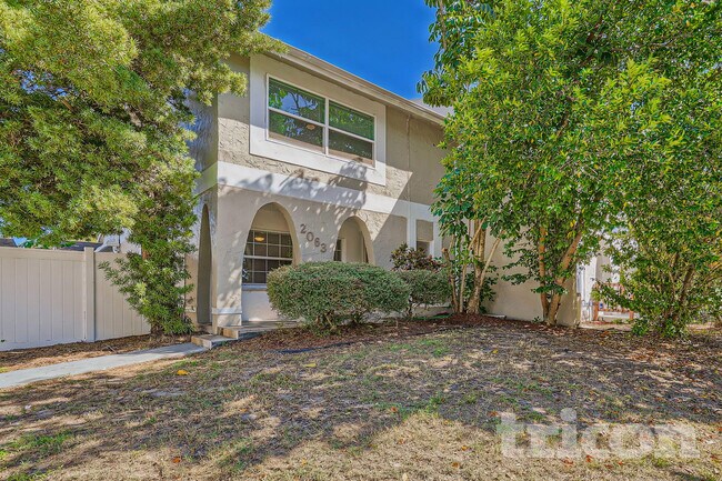 Building Photo - 2063 Los Lomas Dr