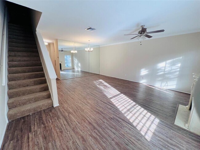 Building Photo - 17629 Red Oak Dr