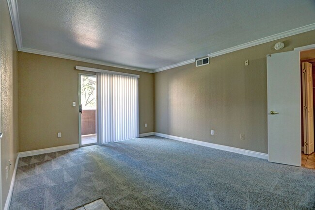 Building Photo - Fabulous Home!