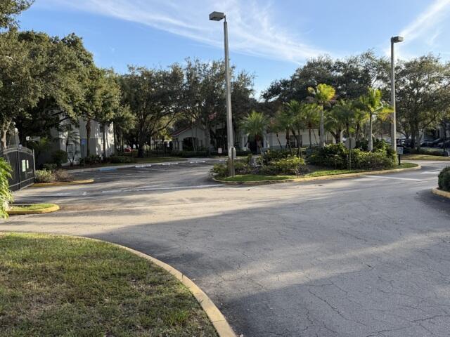 Building Photo - 5016 Lantana Rd