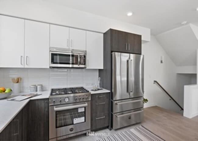 Building Photo - Greenlake 2bed / 2bath Townhouse
