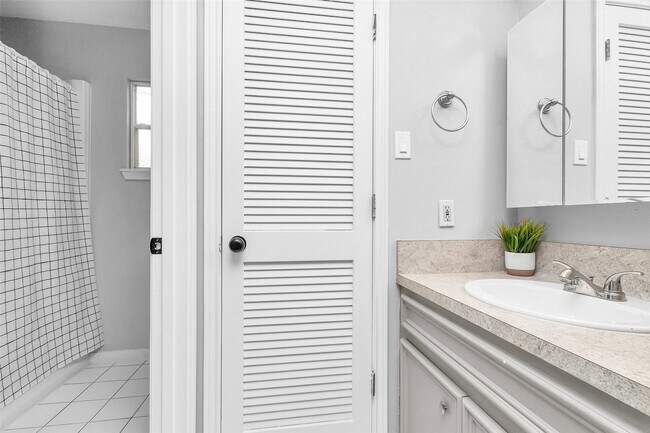 Building Photo - 20984 White Oak Ln