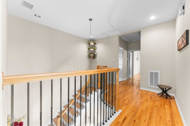 Building Photo - 9910 Orchard Ct