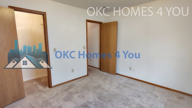 Building Photo - Beautiful 3 Bed + Office Home in Yukon off...