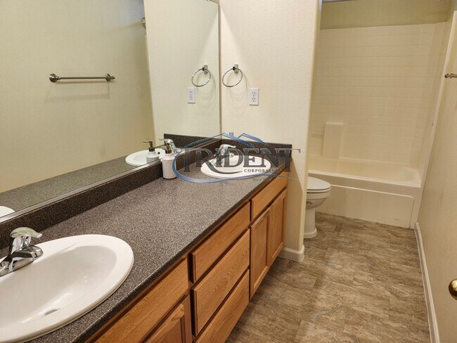 Building Photo - 4 bedroom 3 bath near schools and parks