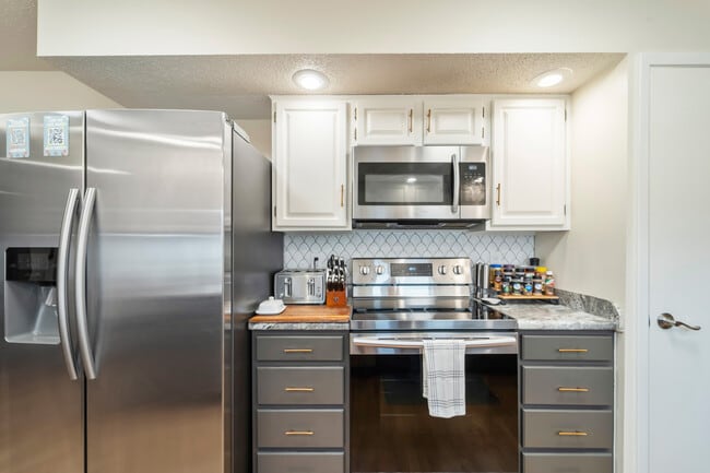 Building Photo - 6601 Lincoln Ave