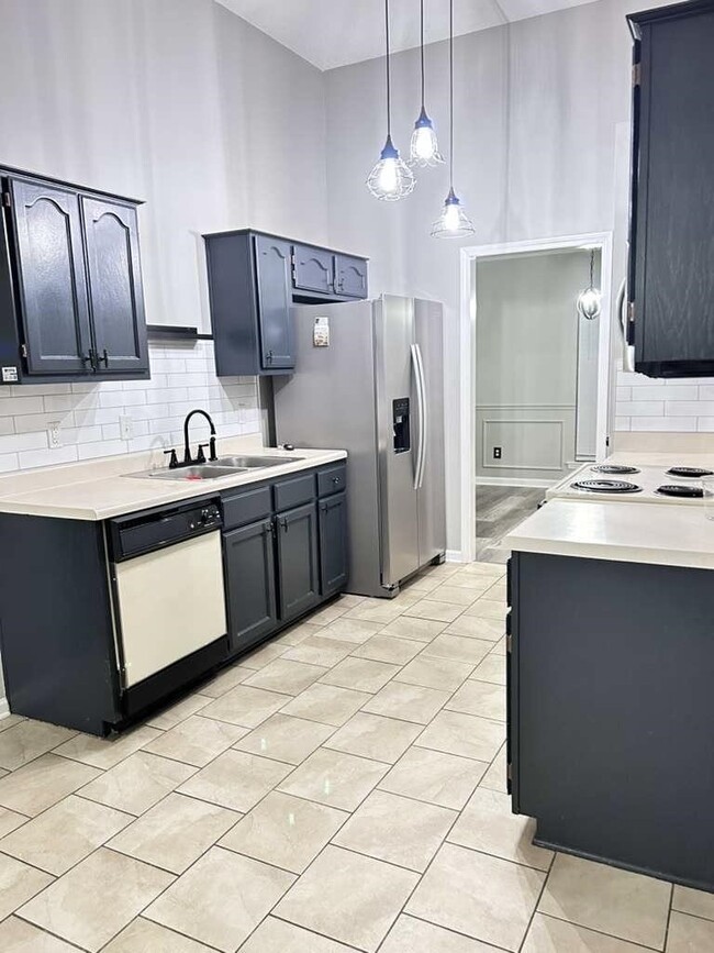 Building Photo - 9410 Garden Woods Dr