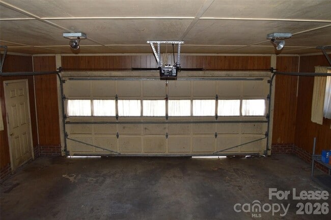 Building Photo - 516 S Green St