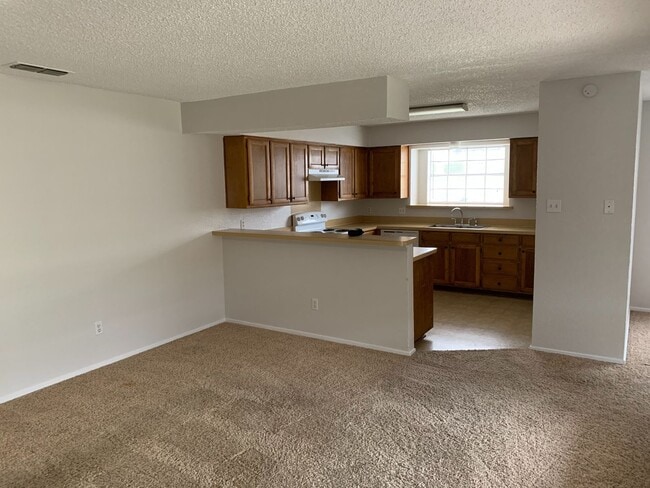 Building Photo - 305 Shady Valley Dr