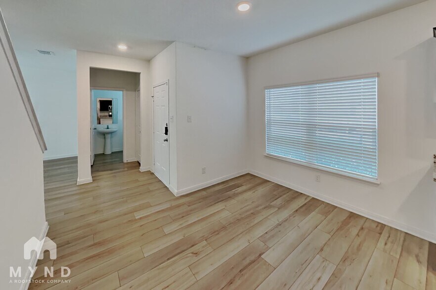 Building Photo - 10846 Emerick St