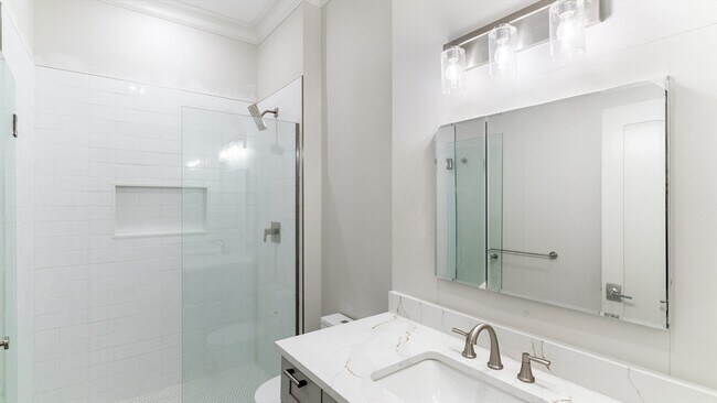 Building Photo - 232 Clarendon St