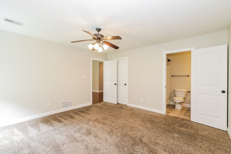 Building Photo - 8643 Bonfire Dr