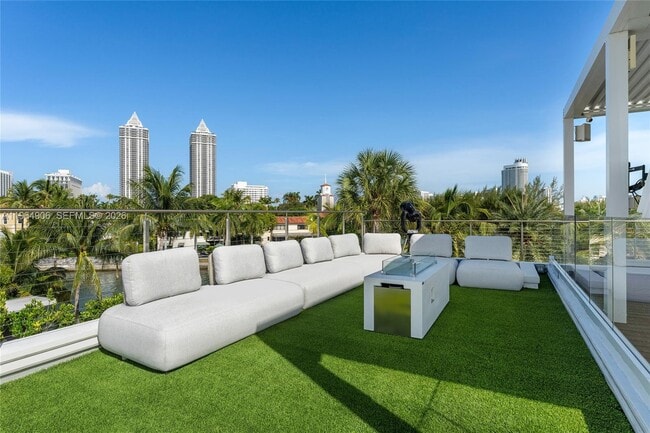 Building Photo - 528 Lakeview Ct