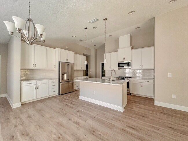 Building Photo - "Charming 3-Bedroom Haven with 2 Full Baths in Serene Parrish FL!"