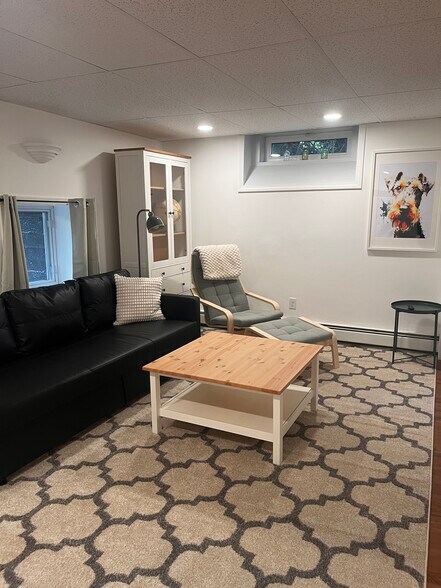 Building Photo - 266 Malletts Bay Ave