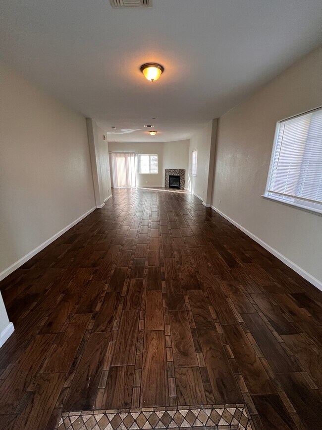 Building Photo - 415 Hetherington Cir