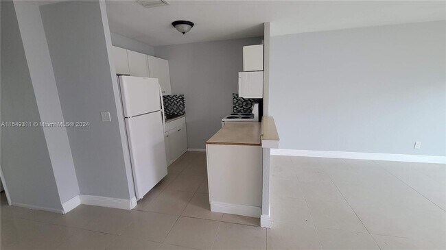 Building Photo - 730 NE 46th Ct