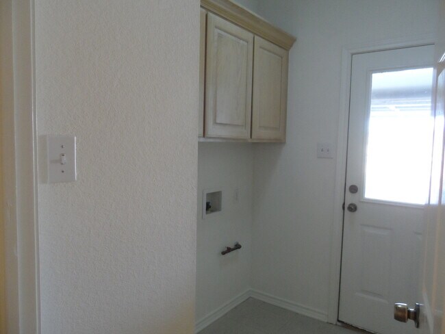 Building Photo - 1501 Sharron Ct
