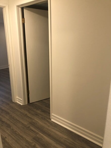 Building Photo - 516 E Wedgewood Ave