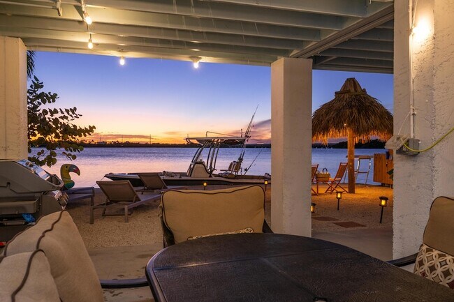 Building Photo - 24 Beach Dr