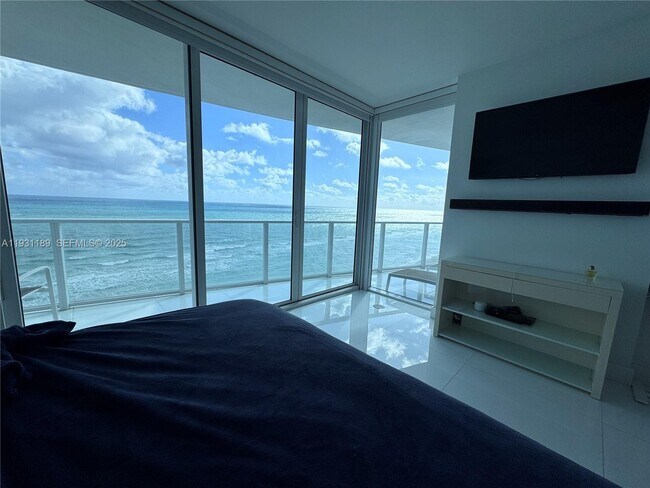 Building Photo - 3951 S Ocean Dr