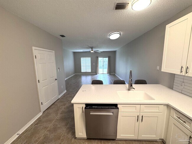 Building Photo - 2703 Bay Club Dr