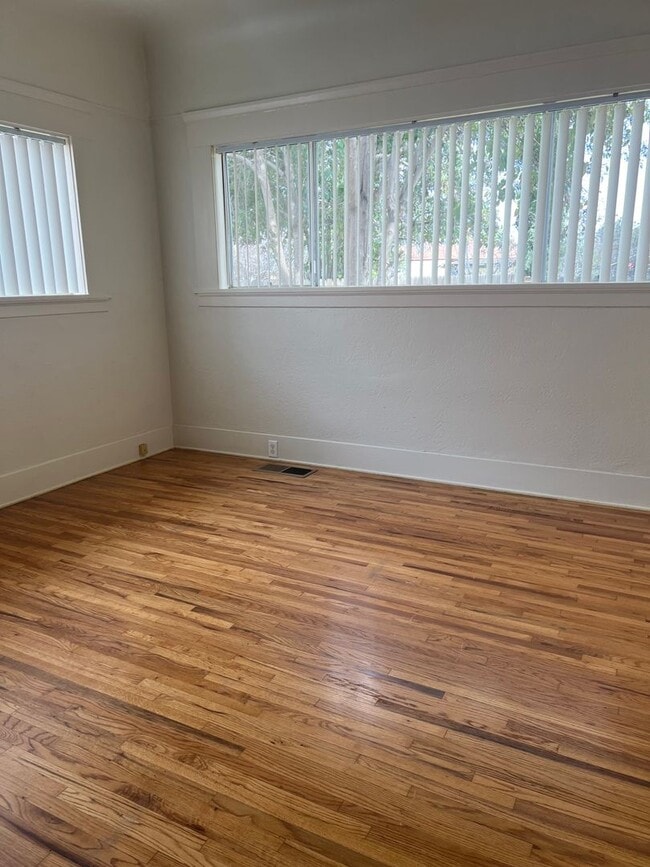 Building Photo - Cozy Home on Quiet, Friendly Street
