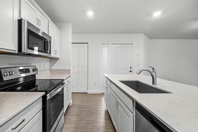 Building Photo - 6001 Woods Edge Cir