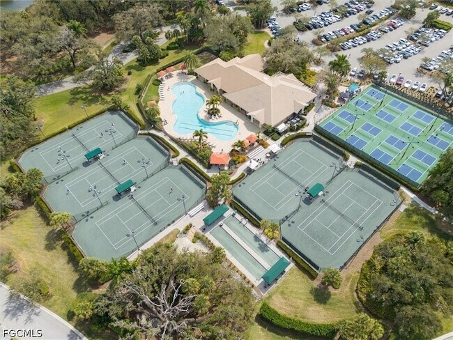 Building Photo - 3240 Cottonwood Bend