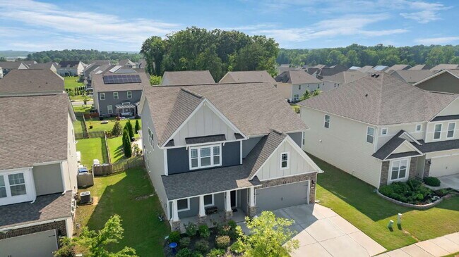 Building Photo - Beautiful Upscale Executive Home with Pool 4B/3Bth with 3,100 sqft