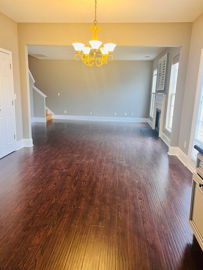 Building Photo - 105 Charing Pl