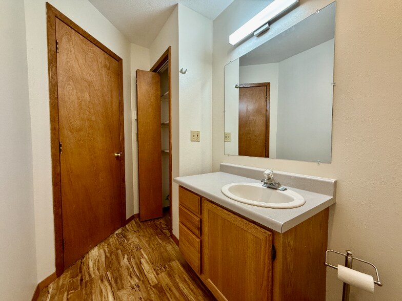 Building Photo - 722 Waverly Pl