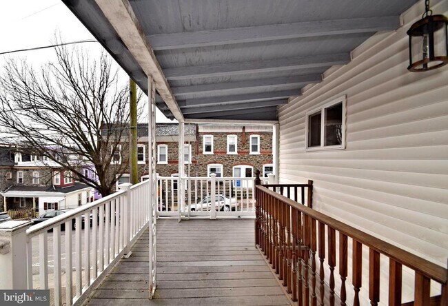 Building Photo - 140 Kalos St